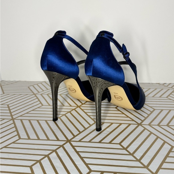 Michael Kors Ava Pumps - Picture 3 of 6